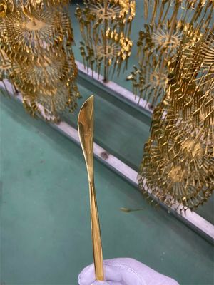 Máquina de revestimento a vácuo de relógios e ferramentas de íons de arco múltiplos de deposição de vapor físico PVD