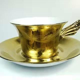 Máquina de Revestimento a Vácuo PVD em Aço Inoxidável Dourado para Revestimento de Titânio com Bom Serviço