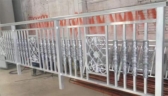 Máquina de revestimento a vácuo PVD de grande hardware com forte adesão e filme protetor de longa duração