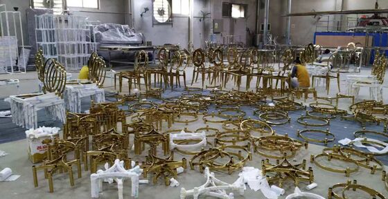 Borda de Cadeira com Revestimento a Vácuo PVD Dourado Escovado com Propriedades Anti-Impressão Digital e Resistente à Corrosão