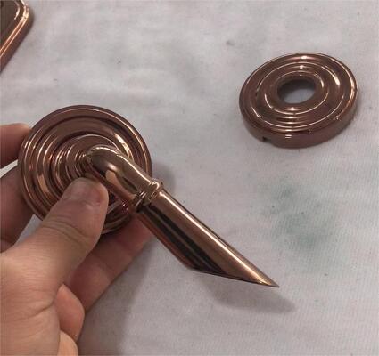 Componentes de fechadura inteligente Máquina de revestimento a vácuo PVD com revestimento anti-arranhões de alta dureza e sistema de controle automático completo