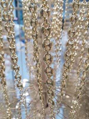 Máquina de revestimento PVD com acabamentos de ouro resistentes a arranhões e produção de alta eficiência para jóias e ornamentos