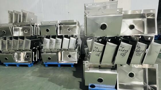 Máquina de revestimento PVD de qualidade alimentar com tecnologia anti-óleo para lavatórios de cozinha e banheiros de aço inoxidável