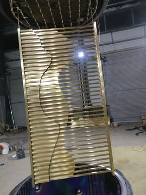 Máquina de revestimento a vácuo PVD de longa duração para divisores de salas de aço inoxidável e quadros de tela de divisão