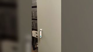 Máquina de revestimento PVD compacta 1000×1000mm | Sistema de revestimento a vácuo de pequena pegada